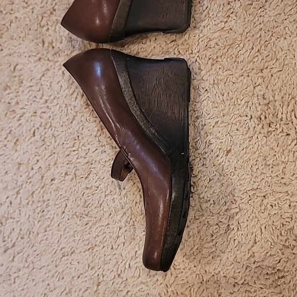 Kenneth Cole Reaction PLANT A CEDE,  brown leather, Mary Janes WITH FLAIR - Picture 2 of 9